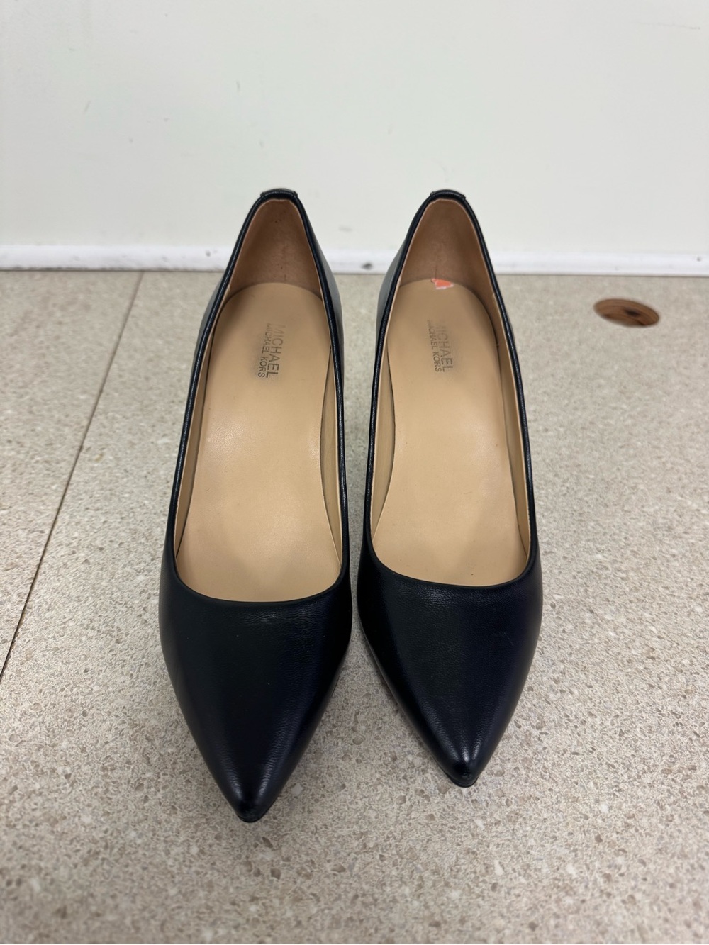 MICHAEL Michael Kors Black Pointed Leather Pumps - Classic Style